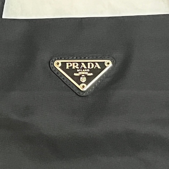 PRADA Nylon Tote - 🔥EXCELLENT CONDITION! - Picture 2 of 6